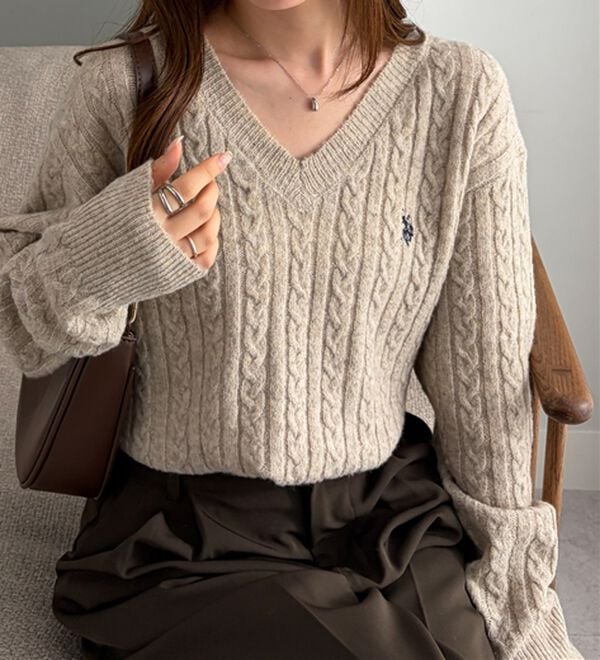 RANAN（ラナン）の「＜U.S.POLO ASSN.＞ワンポイントケーブルVネックニット（ニット・セーター）」｜詳細画像