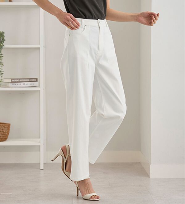 BELLUNA（ベルーナ）の「ヒンヤリ冷感！ライトオンスジーンズ（ワイド）（ワイドパンツ・ガウチョ）」｜オフ白