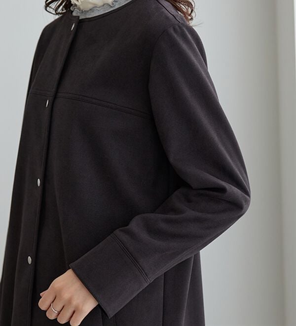 BELLUNA（ベルーナ）の「スエード調ノーカラーロング丈ジャケット（ノーカラージャケット）」｜詳細画像