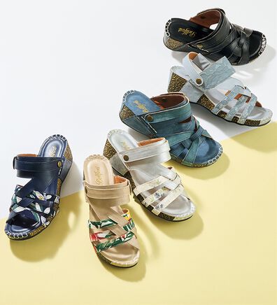 BELLUNA（ベルーナ）の「【３Ｅ／４Ｅ選べる】フットベットウェッジサンダル（サンダル・ミュール）」