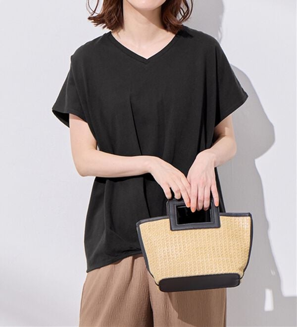 Viola e Viola（ヴィオラ エ ヴィオラ）の「綿１００％ゆったり裾タックＴシャツ（Tシャツ）」｜詳細画像