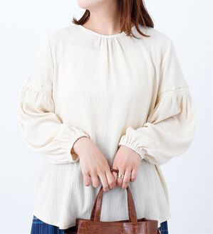 BELLUNA（ベルーナ）の「楊柳袖シャーリングブラウス（ブラウス）」｜アイボリー