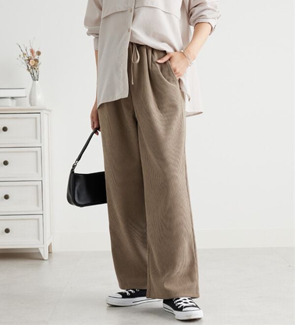 BELLUNA（ベルーナ）の「なめらかコーデュロイワイドパンツ（ワイドパンツ・ガウチョ）」｜詳細画像