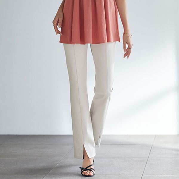 BELLUNA（ベルーナ）の「【日本製】綿混ポンチ素材スリット入り美脚パンツ（フルレングスパンツ）」｜ライトグレー