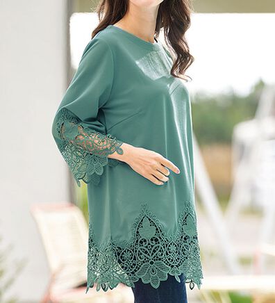 BELLUNA（ベルーナ）の「ケミカルレース使い華やかチュニック（カットソー）」