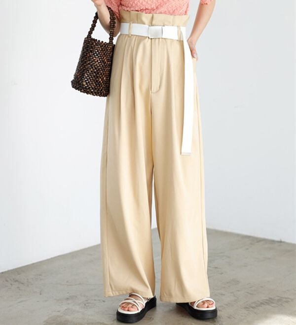 GeeRA（ジーラ）の「ベルト付ツイルパンツ（フルレングスパンツ）」｜ベージュ
