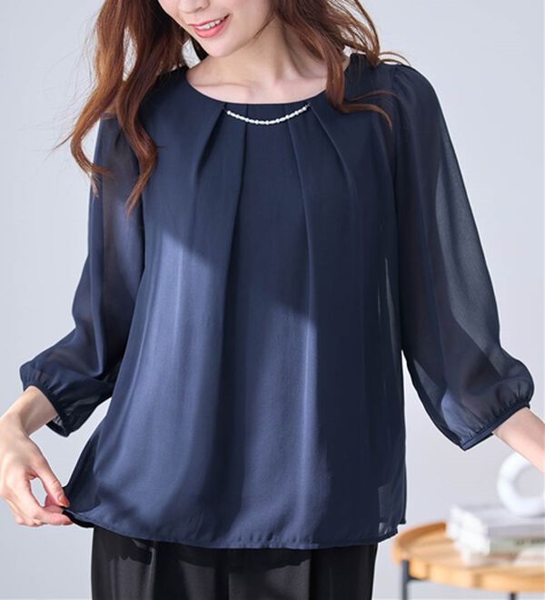 alotta（アロッタ）の「【５つの機能付】ひんやり！アクセ付シフォンタックブラウス（ブラウス）」｜詳細画像