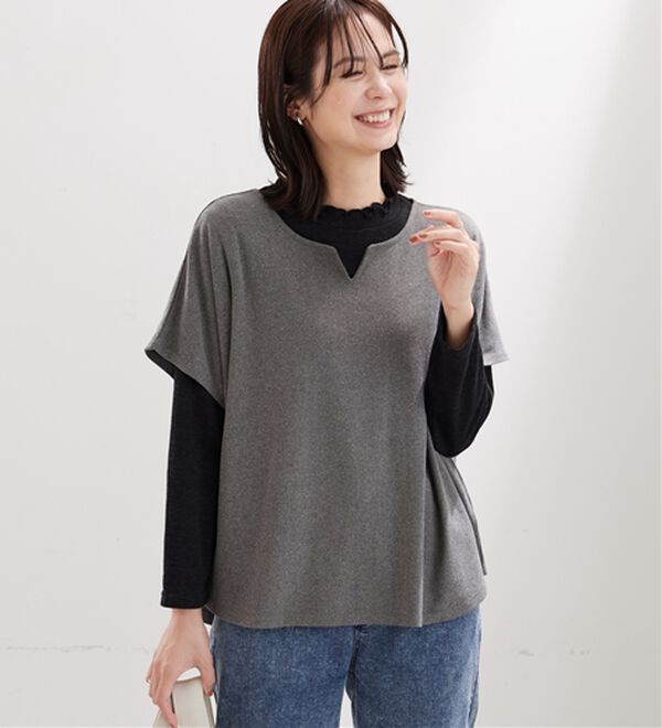 BELLUNA（ベルーナ）の「【2点セット】もちもち素材キーネックポンチョアンサンブル（アンサンブル）」｜チャコール&times;黒