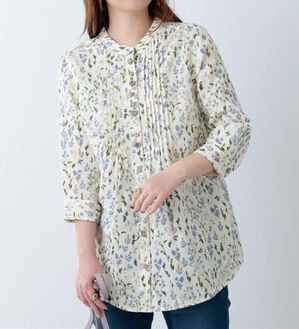 BELLUNA（ベルーナ）の「ダブルガーゼ素材オーバーブラウス（ブラウス）」｜花柄
