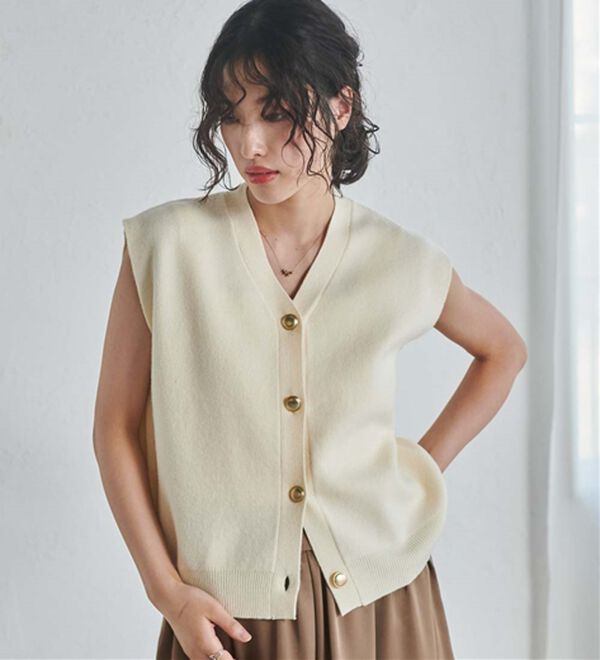 RANAN（ラナン）の「【ムースタッチ】洗える！ゴールド調ボタンニットベスト（ベスト）」｜詳細画像