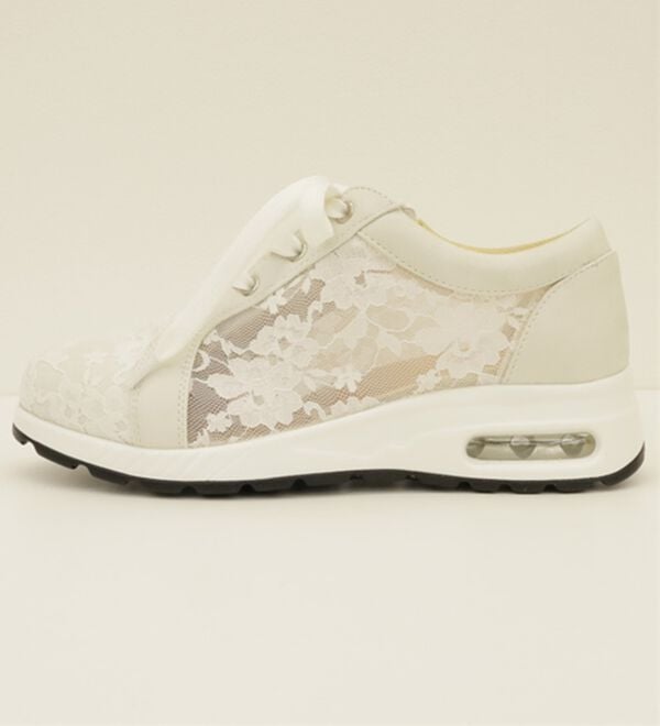 BELLUNA（ベルーナ）の「５Ｅレース使いエアースニーカー（スニーカー）」｜詳細画像