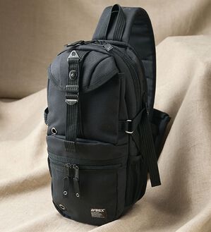 「＜アヴィレックス＞イーグルワンショルダー（メンズボディバッグ・ウエストポーチ）」｜ブラック