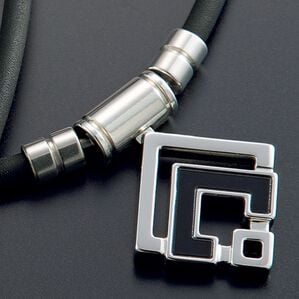 「＜コラントッテ＞ＴＡＯ（タオ）ネックレス&alpha;「ＡＲＡＮ」（その他美容・健康機器）」｜シルバー色
