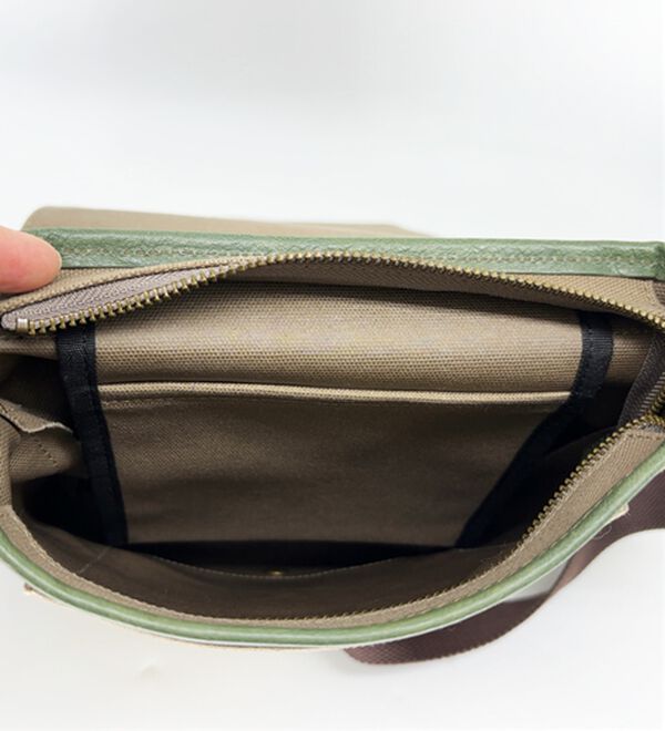 「＜ゴールデンベア＞イタリアンレザーフラップショルダー（メンズショルダーバッグ）」｜詳細画像