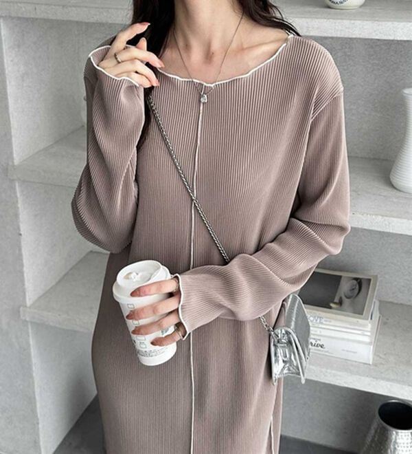 GeeRA（ジーラ）の「全骨格対応！配色プリーツワンピース（カットソーワンピース）」｜モカ