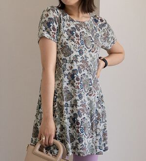 BELLUNA（ベルーナ）の「【動画】フレアーシルエットプリントチュニック（チュニック）」｜詳細画像