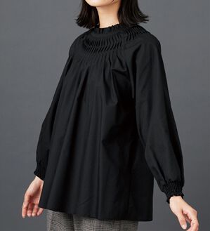 BELLUNA（ベルーナ）の「タックデザインフリル衿ブラウス（ブラウス）」｜黒