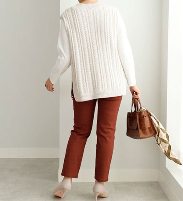 BELLUNA（ベルーナ）の「スリットデザインケーブル柄ニットベスト（ベスト）」｜詳細画像