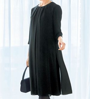 VINNO（ヴィノ）の「＜東京ソワール＞フォーマルレイヤードワンピース（ブラックフォーマル（喪服・礼服））」｜黒