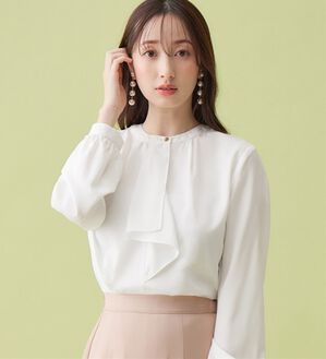 alotta（アロッタ）の「金ボタン付ボウタイブラウス（ブラウス）」｜オフホワイト