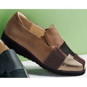 BELLUNA（ベルーナ）の「配色スリッポンシューズ（スリッポン）」｜オーク