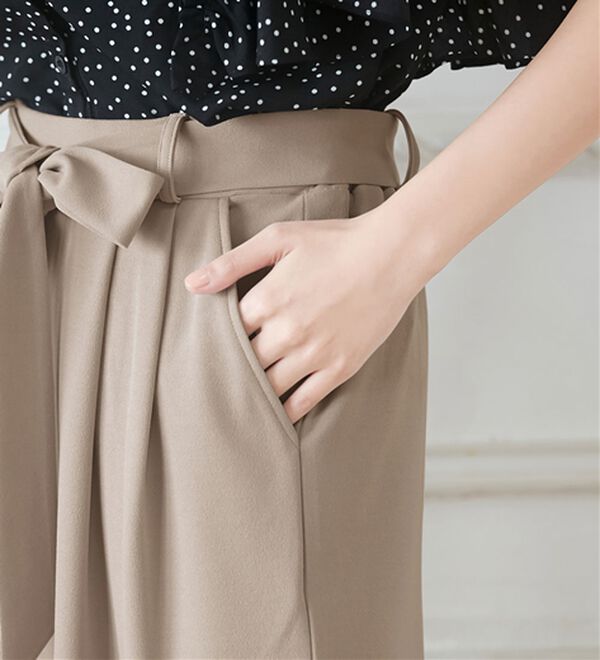 alotta（アロッタ）の「【４つの機能付】ひんやり共布リボン付ワイドパンツ（ワイドパンツ・ガウチョ）」｜詳細画像