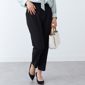 BELLUNA（ベルーナ）の「快適機能付！美脚見えテーパードパンツ（テーパードパンツ）」｜黒