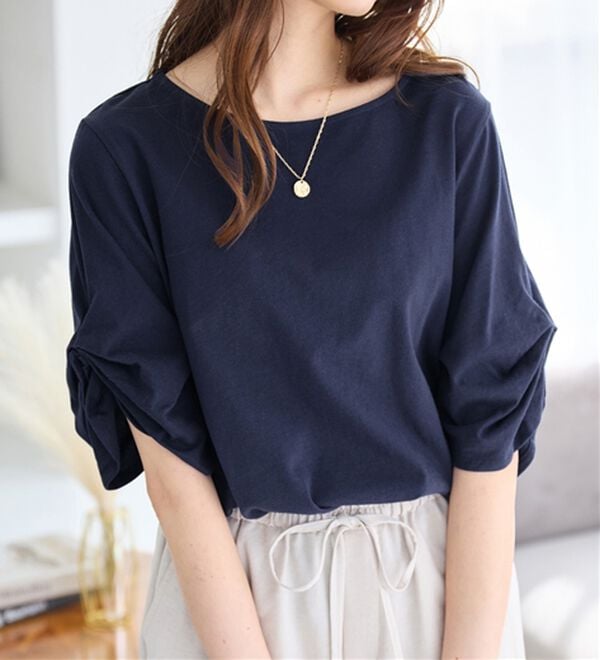 Viola e Viola（ヴィオラ エ ヴィオラ）の「綿１００％袖タックＴシャツ（Tシャツ）」｜ネイビー