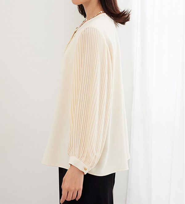 BELLUNA（ベルーナ）の「＜セレモニースタイル＞袖プリーツデザインブラウス（ブラウス）」｜詳細画像