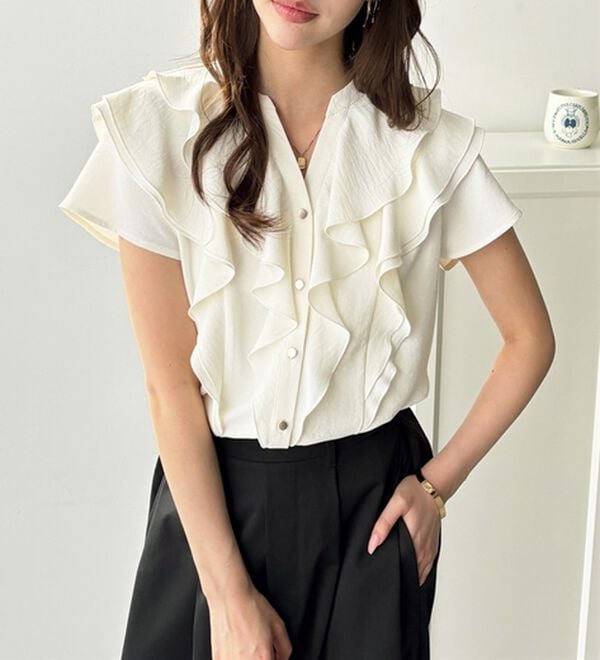 GeeRA（ジーラ）の「ラッフルフリルハーフスリーブブラウス（ブラウス）」｜詳細画像