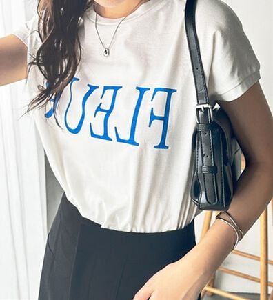 GeeRA（ジーラ）の「フレンチスリーブプリントロゴＴシャツ（Tシャツ）」