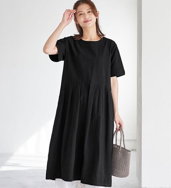 Viola e Viola（ヴィオラ エ ヴィオラ）の「ゆるっとタック切替デザインワンピース（その他ワンピース）」｜ブラック