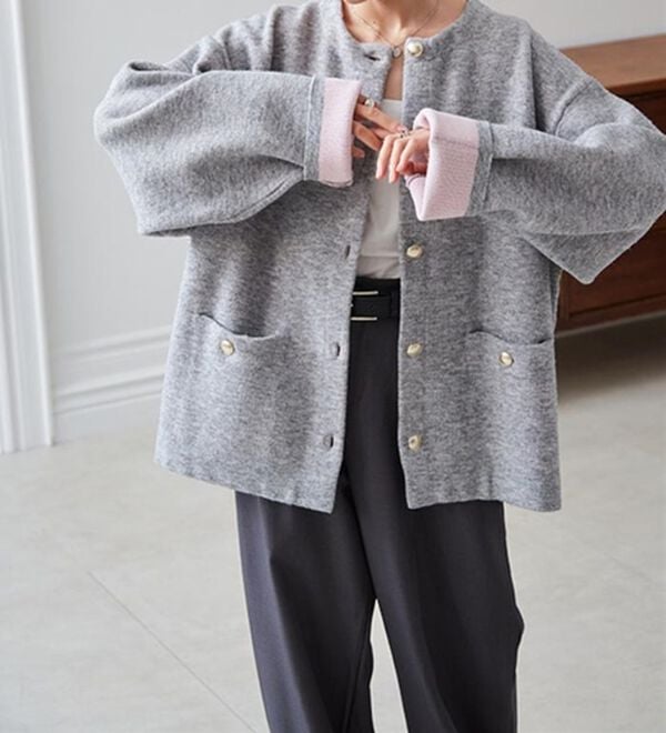 RANAN（ラナン）の「裏配色ゴールド調ボタンニットコーディガン（ニットカーディガン）」｜詳細画像