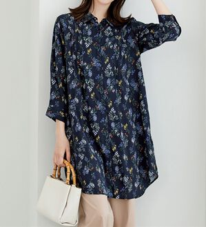 BELLUNA（ベルーナ）の「レーヨン素材ピンタック使いワンピース（その他ワンピース）」｜ネイビー系花柄