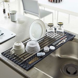 iellio（イエリオ）の「タワー　折り畳み水切り　シリコーントレー付Ｌ＜ｔｏｗｅｒ　山崎実業＞（水まわり用品）」｜ブラック