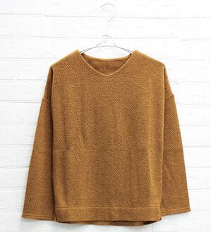 BELLUNA（ベルーナ）の「杢調素材裾スリットデザインプルオーバー（カットソー）」｜マスタード