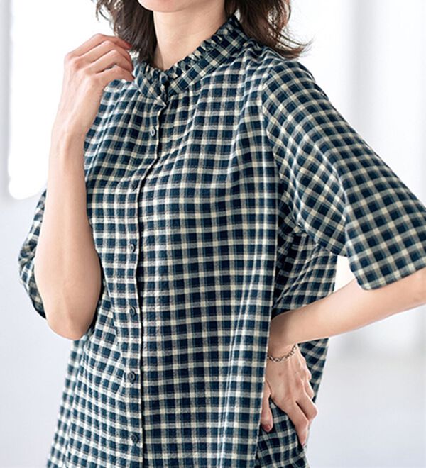 BELLUNA（ベルーナ）の「肌に優しい爽快コットン混フリルブラウス（シャツ）」｜チェック