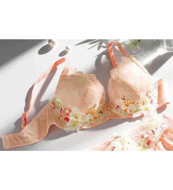 LAVIENNE（ラヴィエンヌ）の「＜ワコール＞Ｗｉｎｇ　Ｌｅｓｉａｇｅ（レシアージュ）やさしくフィット　ブラ（ブラジャー）」｜詳細画像