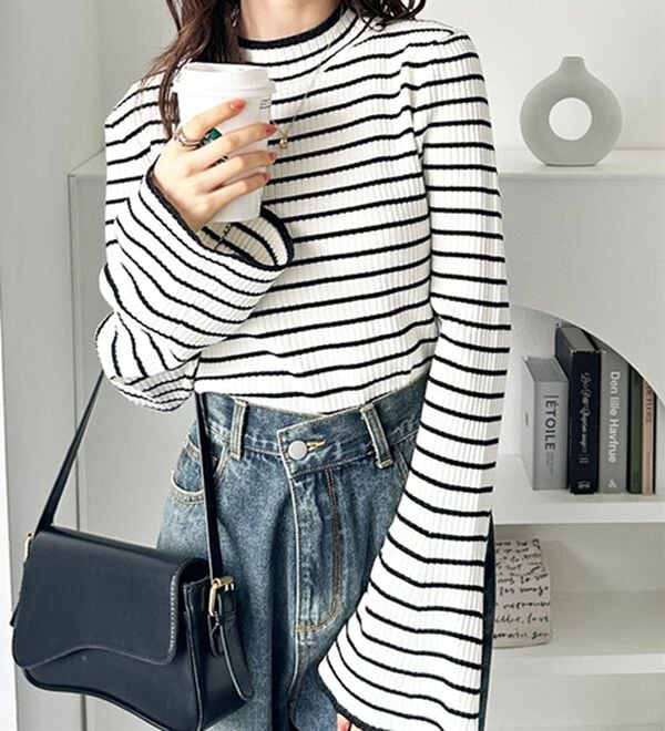 GeeRA（ジーラ）の「フレア袖ラメリブショートニットトップス（ニット・セーター）」｜詳細画像