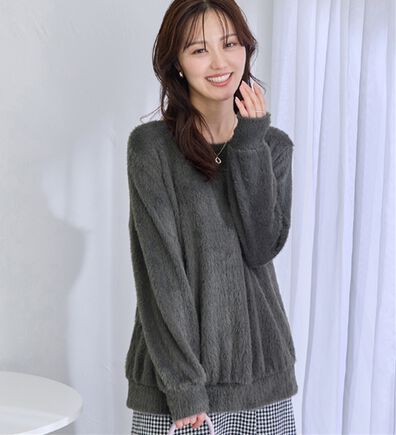 alotta（アロッタ）の「【見た目はニット、着心地はカットソー】フェザーカットソーゆるトップス（カットソー）」