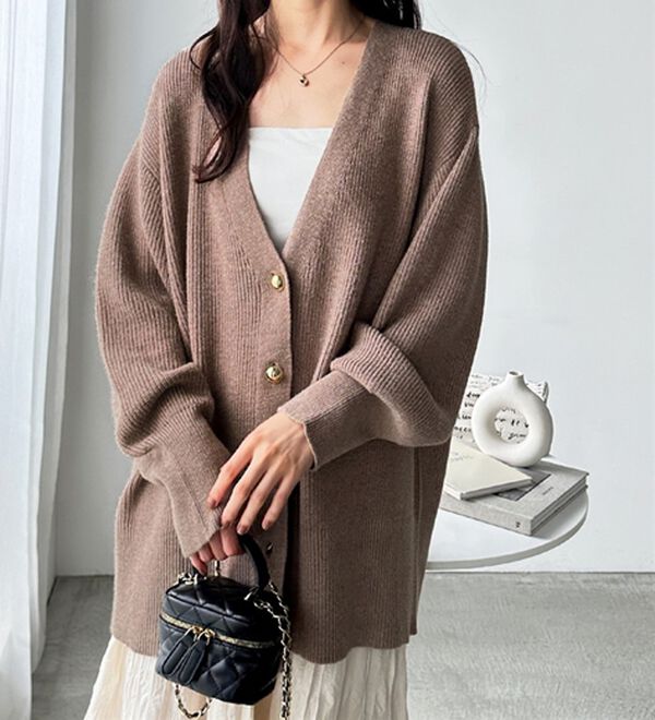 畦編みVネックゴールドボタンカーディガン - ベルーナ【公式】