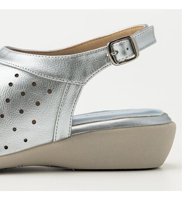 VINNO（ヴィノ）の「軽量・快適はき心地パンチングサンダル（サンダル・ミュール）」｜詳細画像