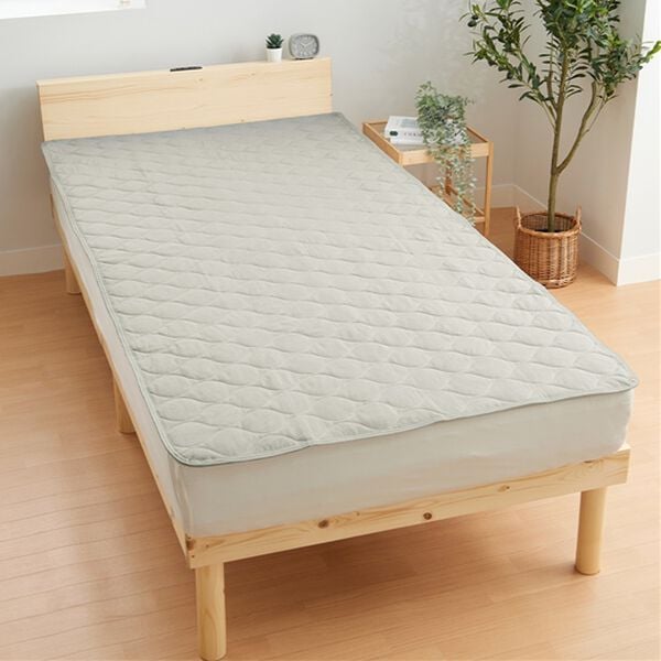 iellio（イエリオ）の「パッと置くだけピタッと簡単敷パッド（敷パッド）」｜冷感グレー