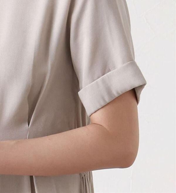 Pierrot（ピエロ）の「上品見えウエストタックシャツワンピース（カットソーワンピース）」｜詳細画像