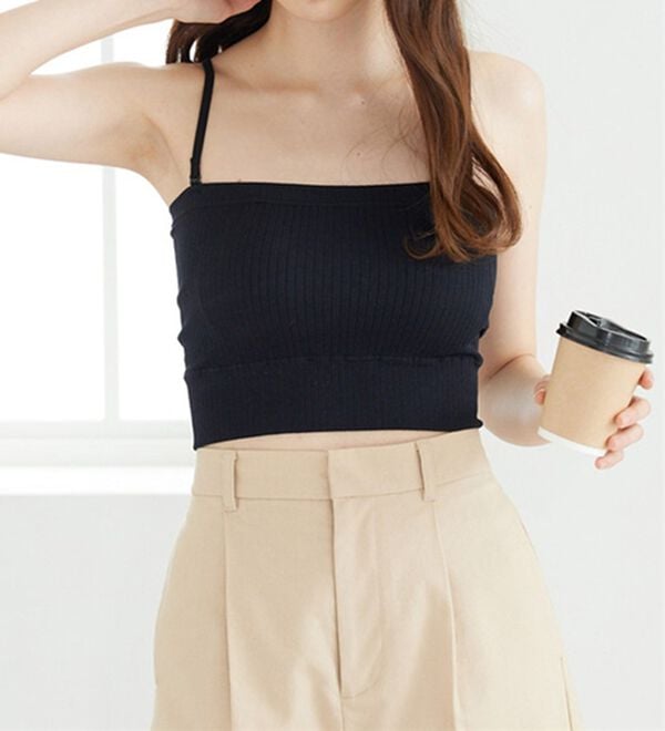 YU'NOW（ユナウ）の「カップ付ショート丈チューブキャミ（ブラトップ・カップ付きインナー）」｜詳細画像