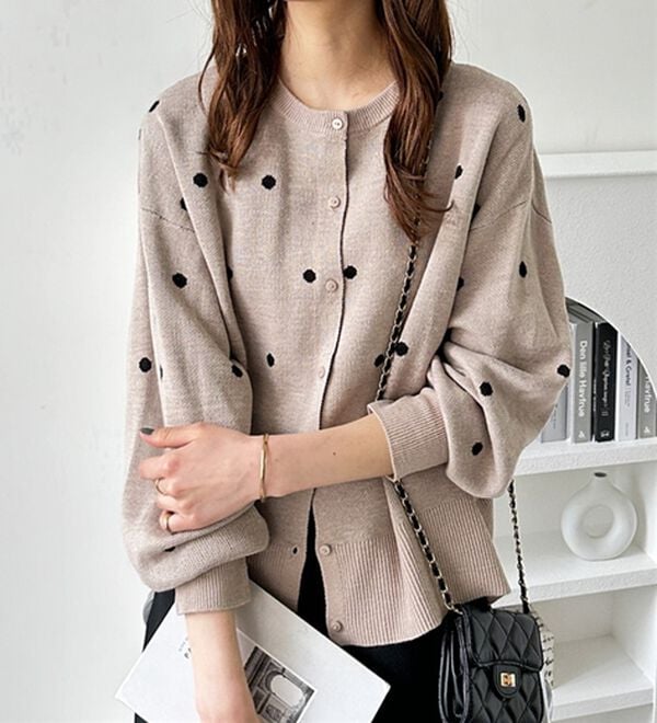 GeeRA（ジーラ）の「ドット柄カーディガン（ニットカーディガン）」｜詳細画像