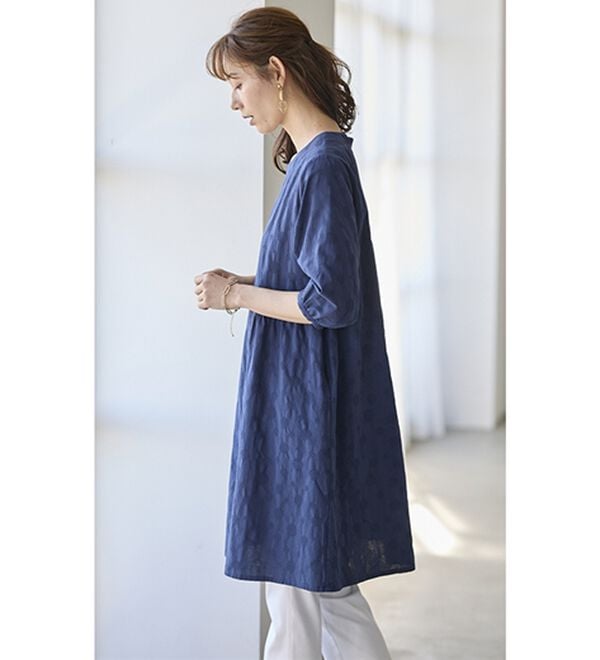 BELLUNA（ベルーナ）の「ナチュラルにお出かけ♪ドット柄チュニックワンピース（チュニックワンピース）」｜詳細画像