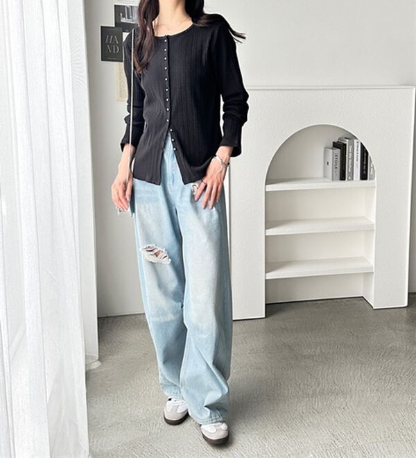 GeeRA（ジーラ）の「メニーボタンランダムリブトップス（カットソー）」｜詳細画像