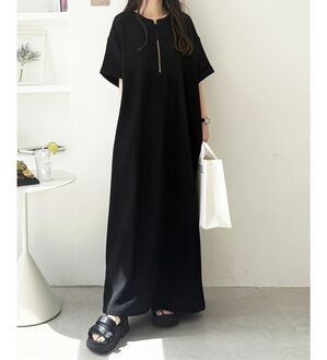 GeeRA（ジーラ）の「【ひんやり/着痩せ】ハーフジップ大人Ｔシャツワンピース（カットソーワンピース）」｜ブラック