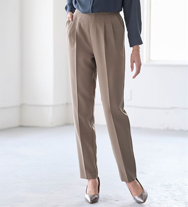 BELLUNA（ベルーナ）の「すっきり美脚タックテーパードパンツ（フルレングスパンツ）」｜詳細画像